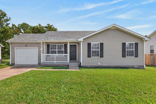 121 Gleaves Ln, Oak Grove, KY 42262
