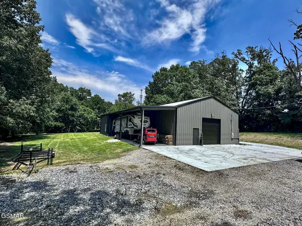 2919 Flicker Lane, Dandridge, TN 37725