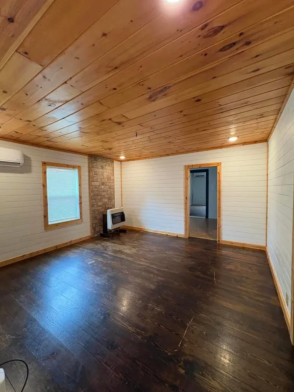 1117 Bledsoe Dr, Etowah, TN 37331