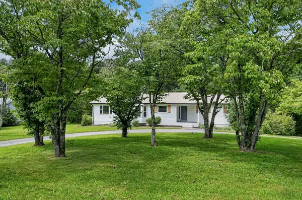 2727 Old Salem Dr, Cookeville, TN 38506
