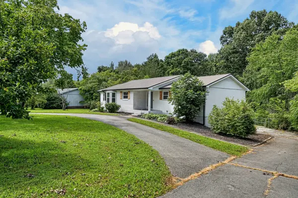 2727 Old Salem Dr, Cookeville, TN 38506