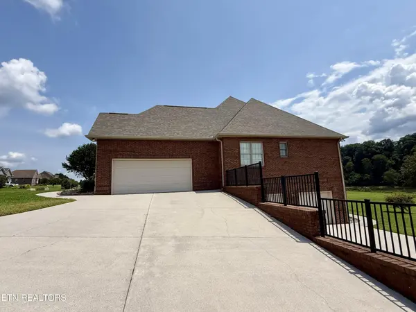 2772 River Island Blvd, Kodak, TN 37764