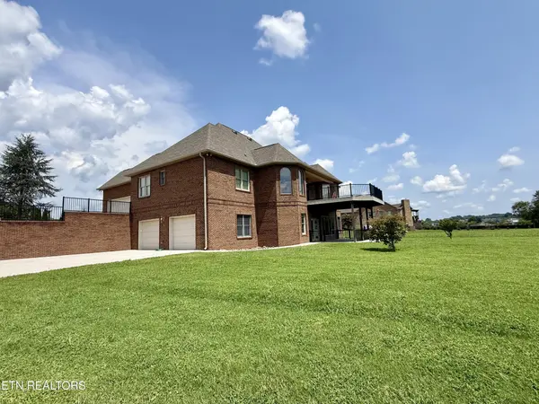 2772 River Island Blvd, Kodak, TN 37764