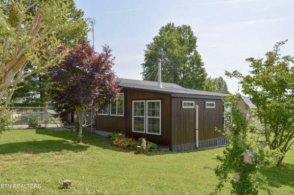28 Cottage St, Crossville, TN 38571