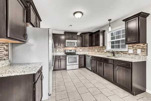 2988 McManus Cir, Clarksville, TN 37042