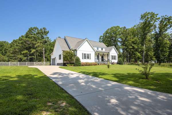 1624 Porter Rd, Burns, TN 37029