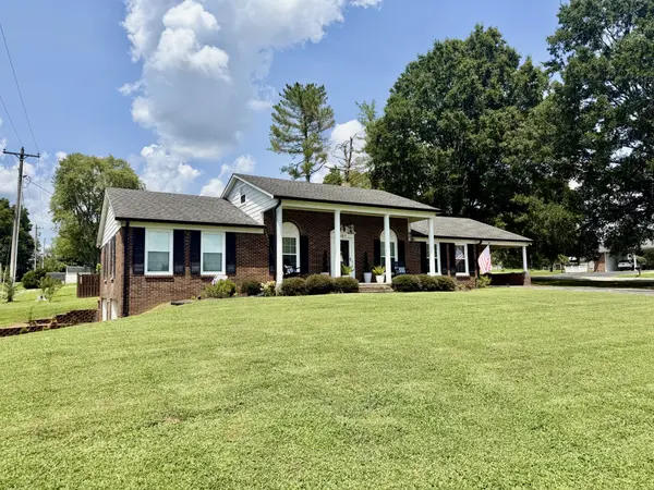 301 Roberta Ln, Lawrenceburg, TN 38464