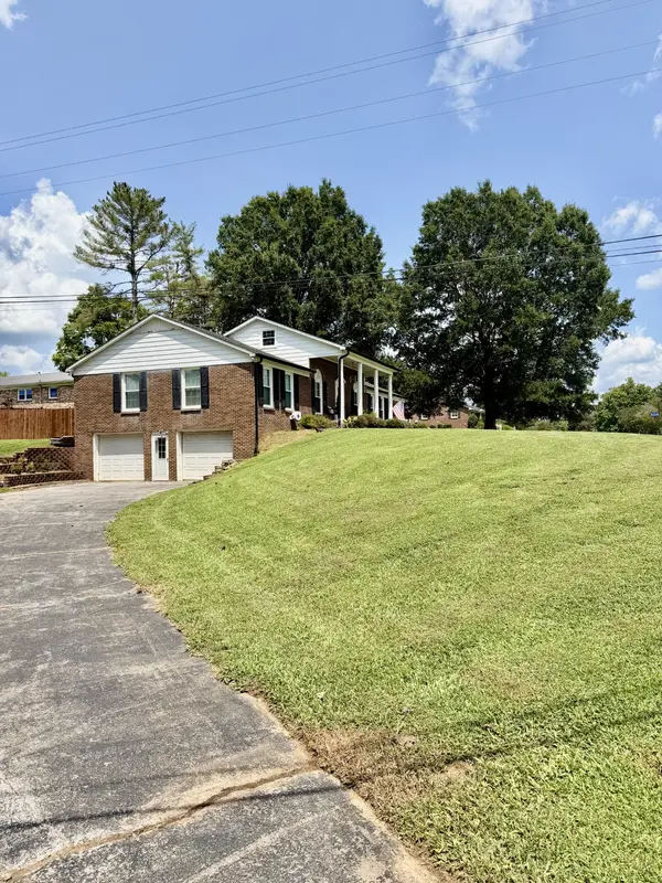 301 Roberta Ln, Lawrenceburg, TN 38464