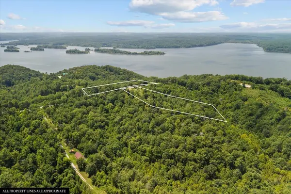 90 Float Dr, Waverly, TN 37185