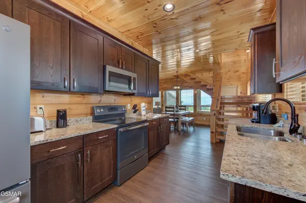 2032 Starr Crest Drive, Sevierville, TN 37876