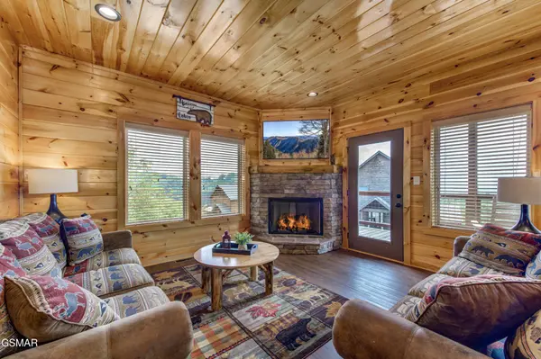 2032 Starr Crest Drive, Sevierville, TN 37876