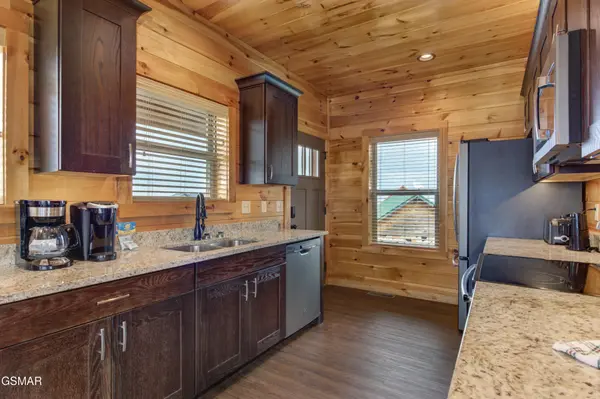 2032 Starr Crest Drive, Sevierville, TN 37876