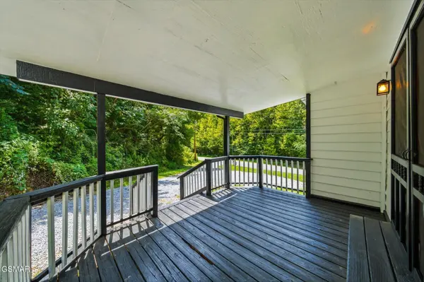 890 Indian Gap Road, Sevierville, TN 37876