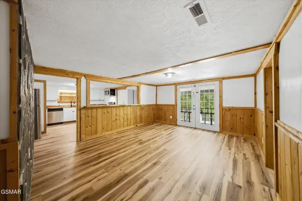 890 Indian Gap Road, Sevierville, TN 37876