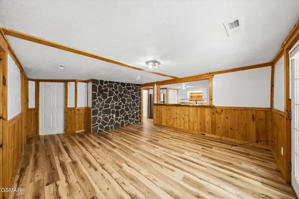 890 Indian Gap Road, Sevierville, TN 37876