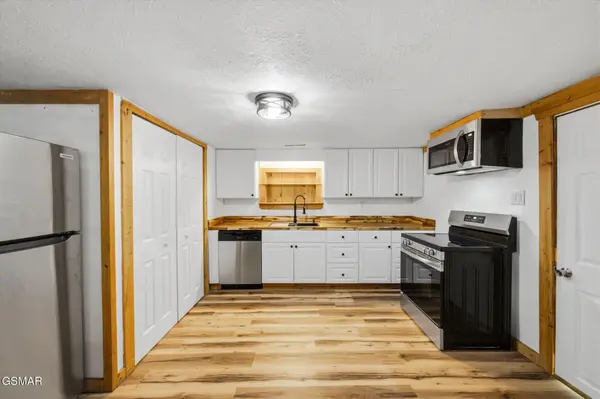890 Indian Gap Road, Sevierville, TN 37876