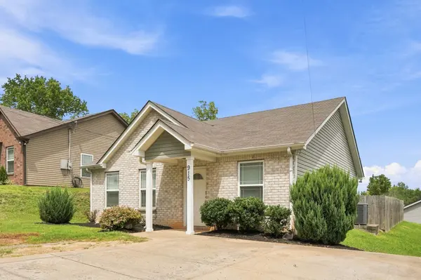 915 17th Ave #E, Springfield, TN 37172