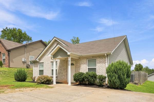 915 17th Ave #E, Springfield, TN 37172