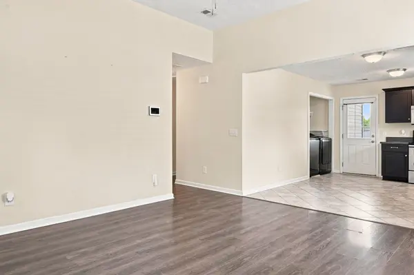 915 17th Ave #E, Springfield, TN 37172