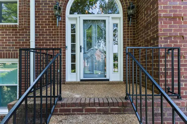 5301 Mast Pt, Hermitage, TN 37076