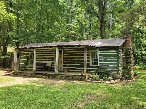 808 Enochs Rd, Mc Ewen, TN 37101