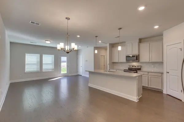 1006 McKee Ct, Columbia, TN 38401