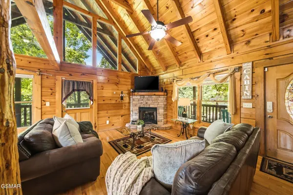 2606 Tree Top Way, Pigeon Forge, TN 37863