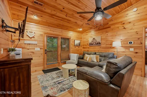 3770 Ravens Den Way, Pigeon Forge, TN 37862