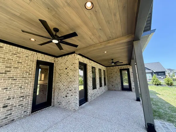 1137 Willow Springs Dr, Lebanon, TN 37087