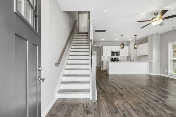 1042 Emery Bay Cir, Hendersonville, TN 37075