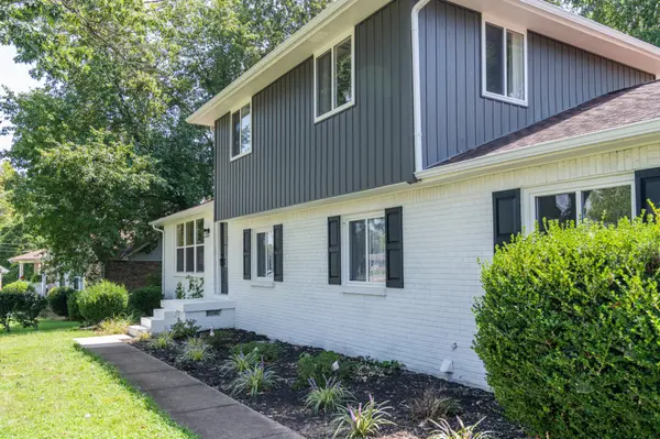 2711 E Copeland Ct, Clarksville, TN 37042