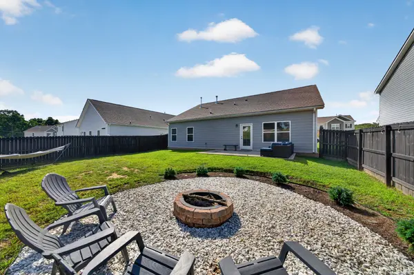 1003 Village Ct, Burns, TN 37029