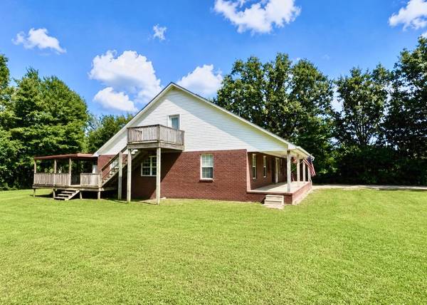 690 Monument Rd, Summertown, TN 38483