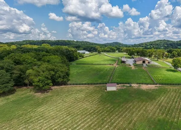 121 Wartrace Creek Rd, Wartrace, TN 37183