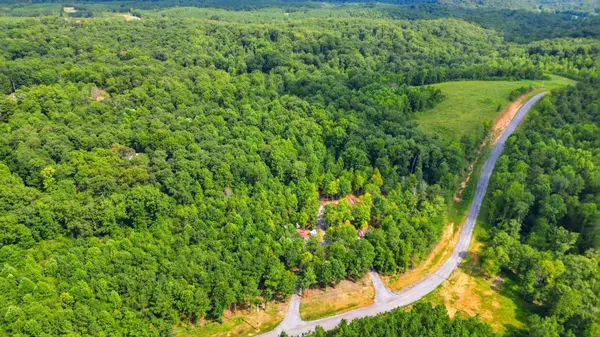 137 Summit Dr, Dover, TN 37058