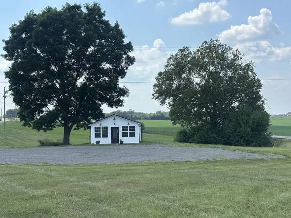 8490 Dunn Rd, Cedar Hill, TN 37032