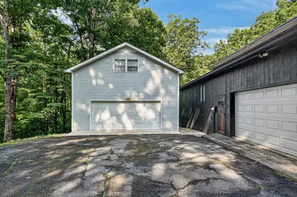 390 Lakeview Trl, Mcminnville, TN 37110
