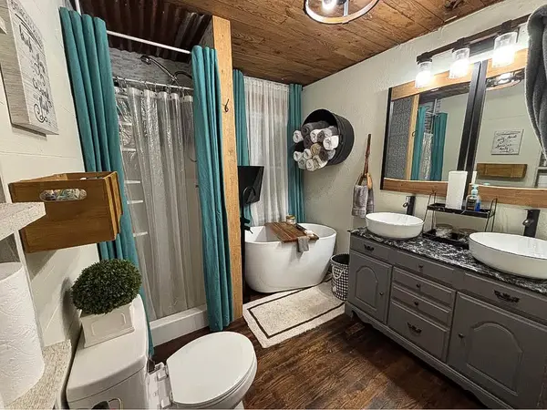 42 Dripping Springs Ct, Monterey, TN 38574