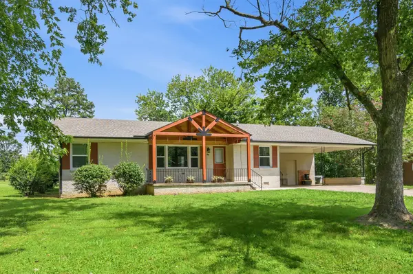 99 Lakewood Dr, Lexington, TN 38351