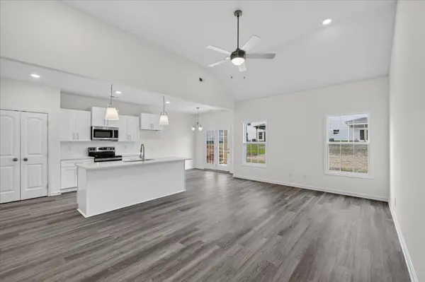 1204 Willow Bend Dr, Clarksville, TN 37043