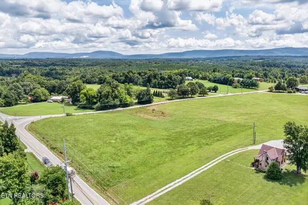 2 Pigeon Ridge Rd, Crossville, TN 38555