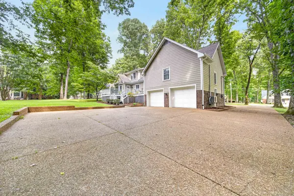 208 Hidden Lake Rd, Hendersonville, TN 37075