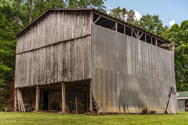 846 Clark Hollow Rd, Westmoreland, TN 37186