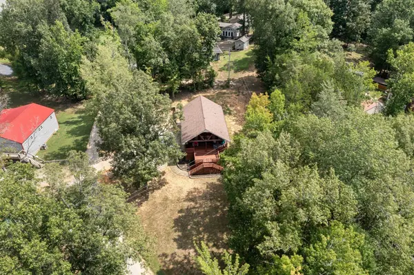178 Cottage Cir, Linden, TN 37096