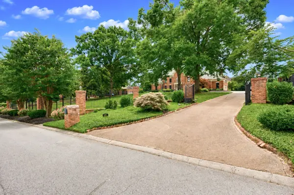 6417 Edinburgh Dr, Nashville, TN 37221