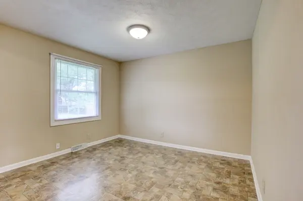 18 Hillsboro Rd, Clarksville, TN 37042