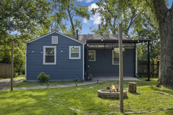 1032 Horseshoe Dr, Nashville, TN 37216