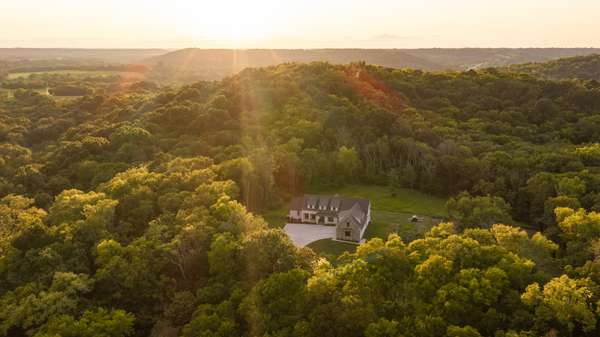 1489 Old Tva Rd, Columbia, TN 38401