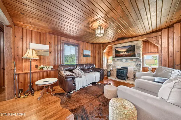 1502 Pigeon Ridge Rd, Crossville, TN 38555