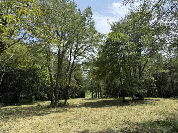 2821 Double Branch Rd, Columbia, TN 38401